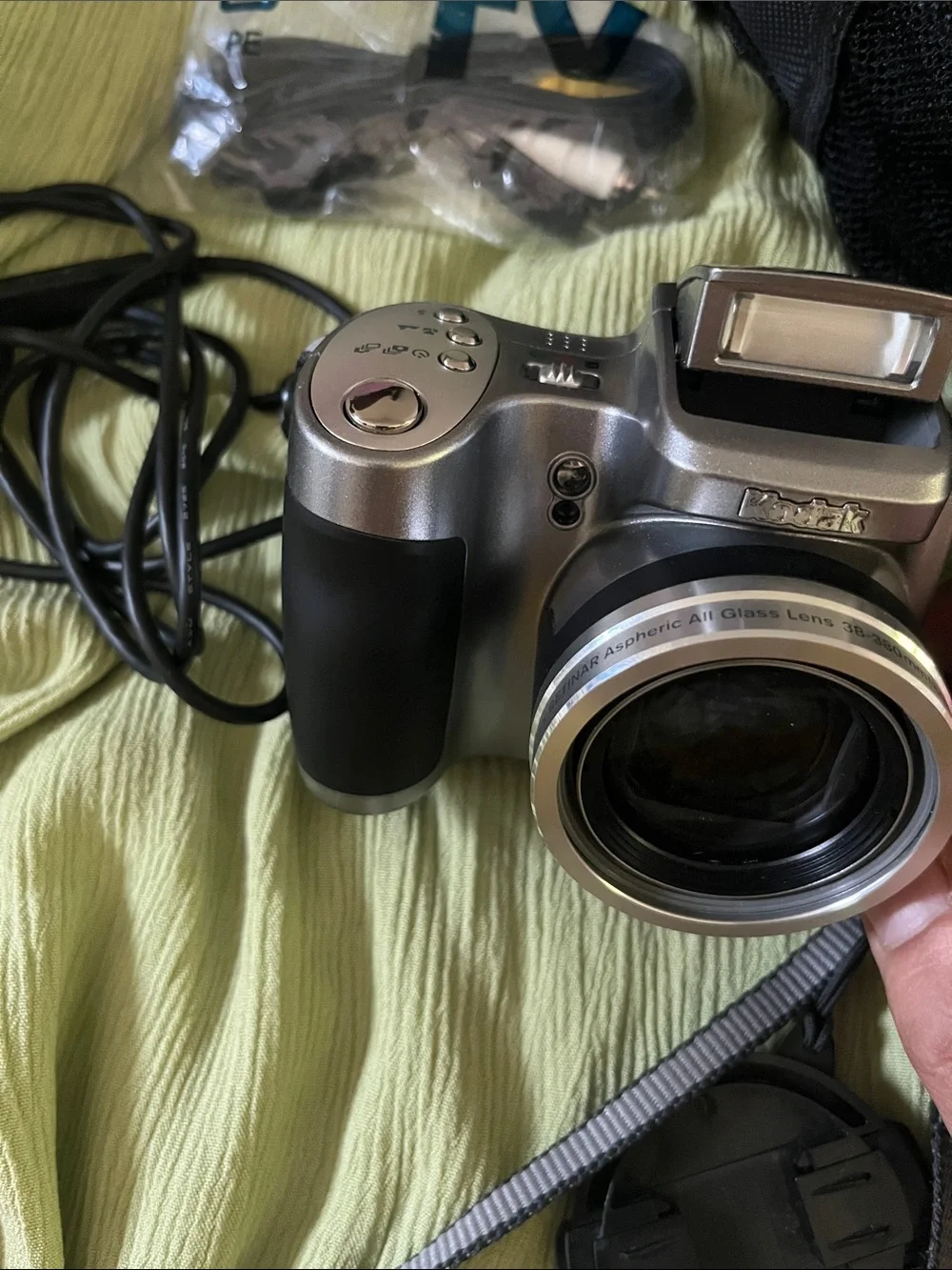 Kodak Silver Compact Digital Camera EasyShare Z740with Black Kodak Carrying Case